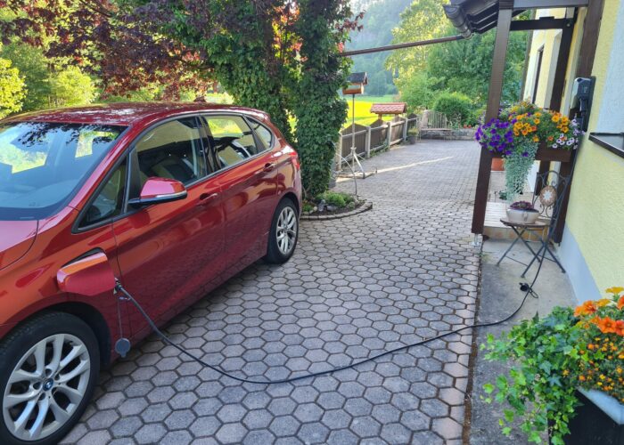 Entspanntes Laden während des Spazierganges